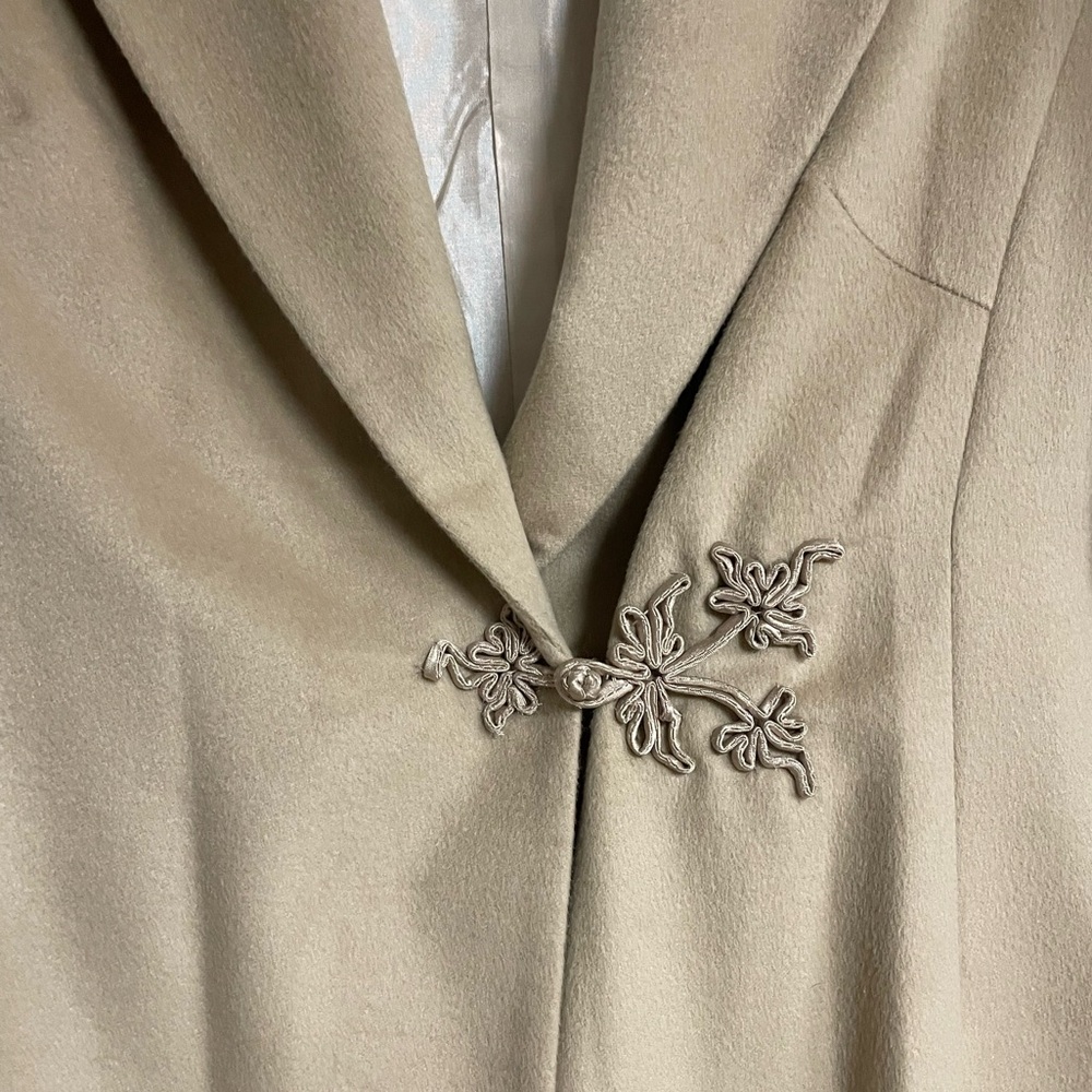 Wool-Blend Beige Trench Coat with Decorative Closure - Picture 7 of 10